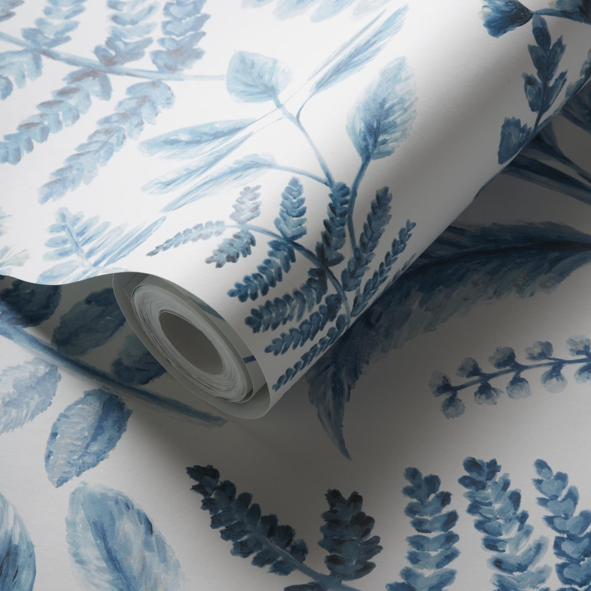 Clarke & Clarke BRACKEN DENIM WP Wallpaper