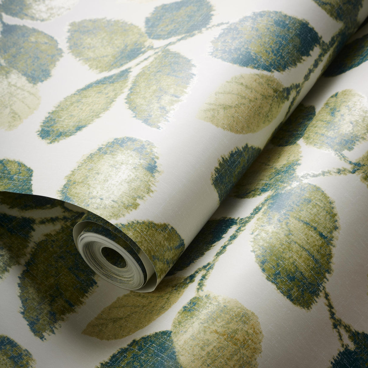 Clarke & Clarke NORTHIA OLIVE PEACOCK WP Wallpaper