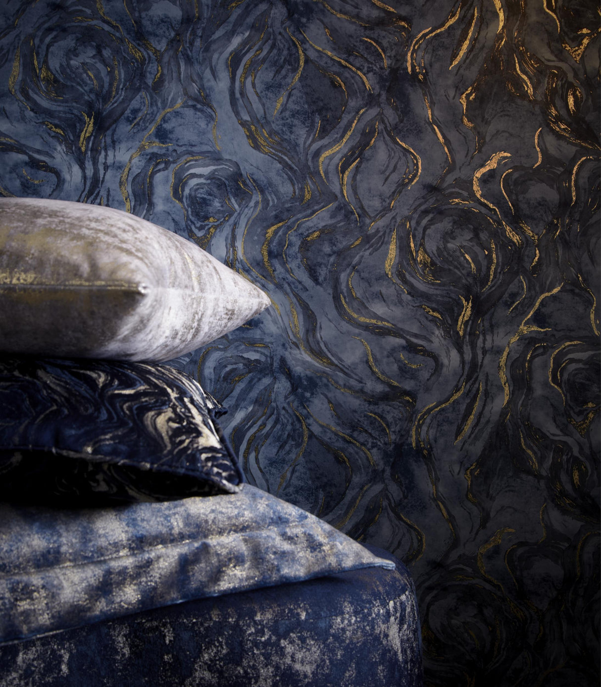 Clarke & Clarke LAVICO MIDNIGHT WP Wallpaper