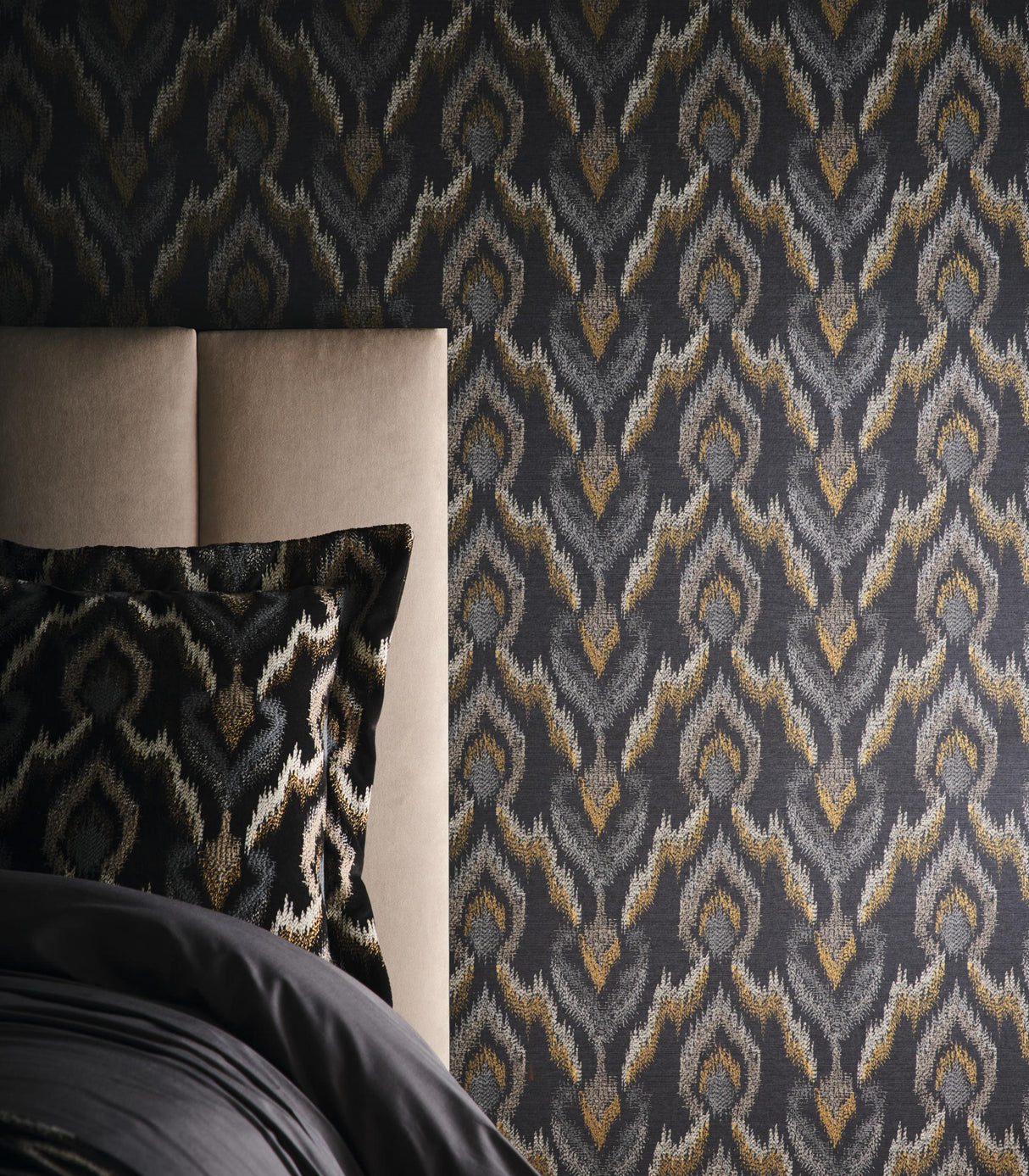 Clarke & Clarke VELLUTO NOIR WP Wallpaper