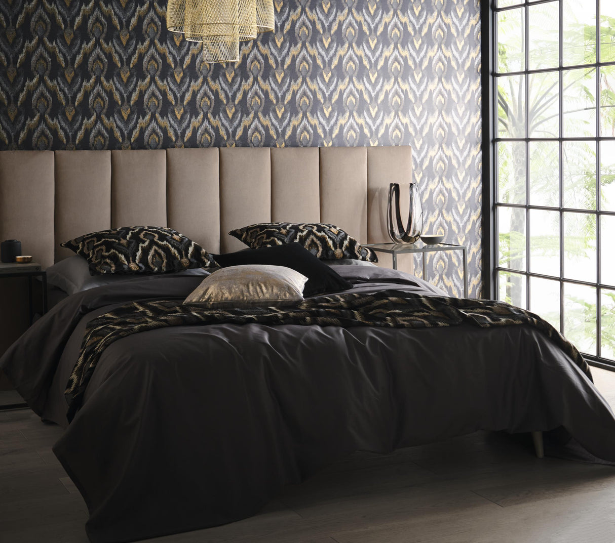 Clarke & Clarke VELLUTO NOIR WP Wallpaper