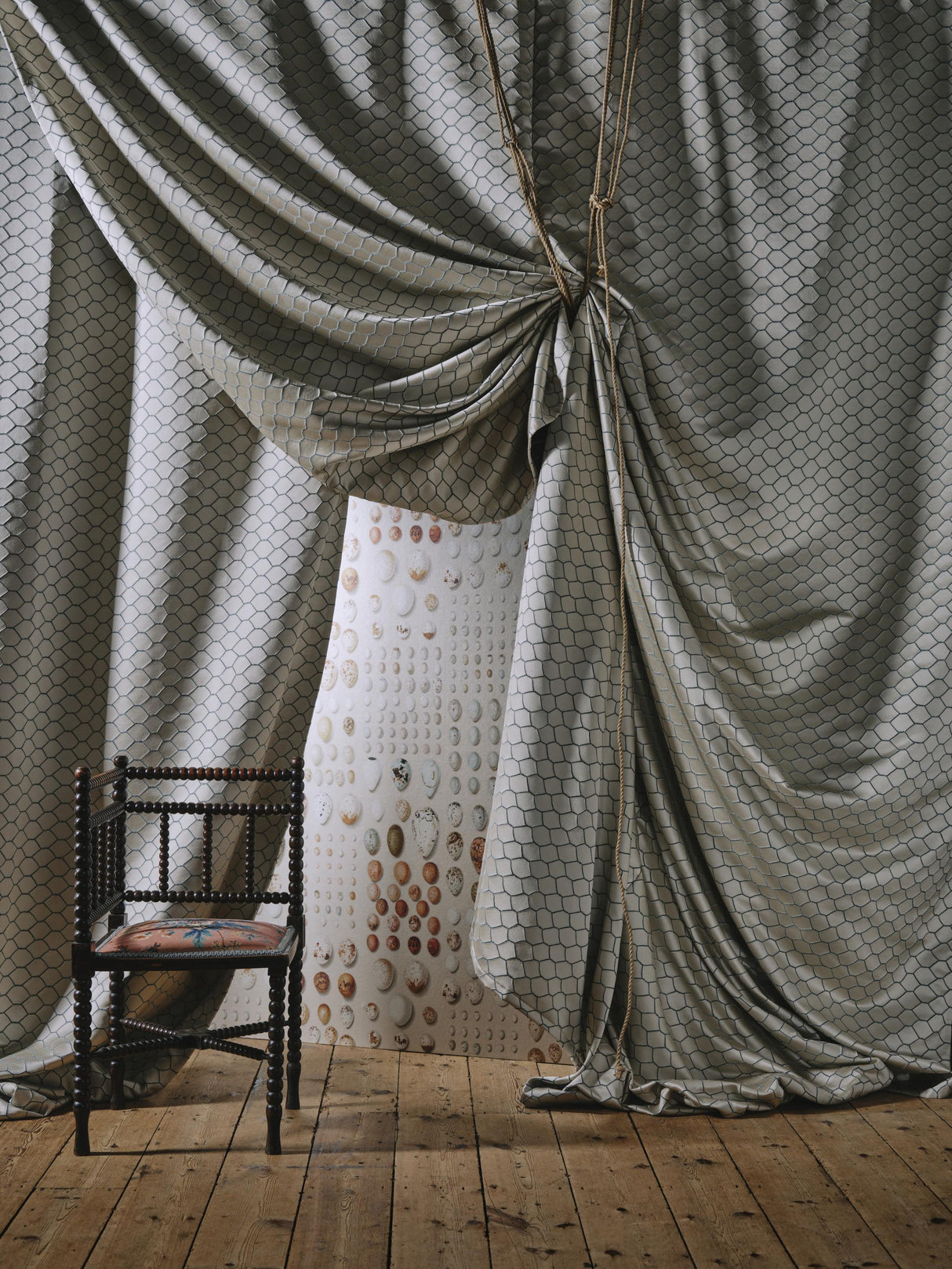 Sanderson Silkie SANDERSON X GILES DEACON WALLPAPER Wallpaper