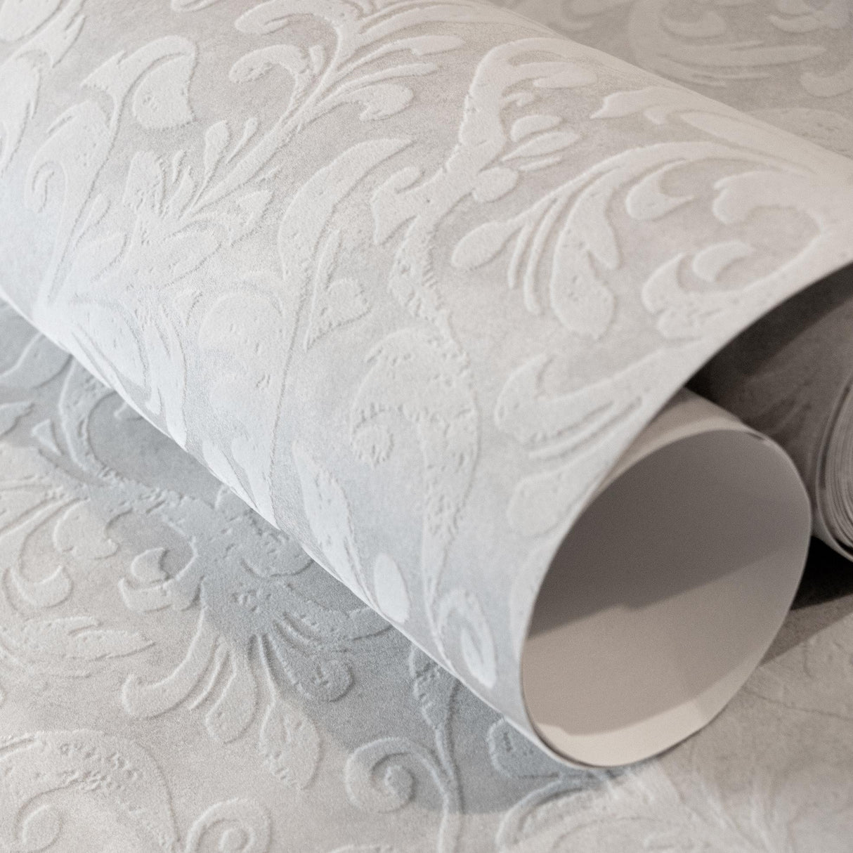 Galerie Mayfair / Loft Damask Flock Silver Grey Wallpaper