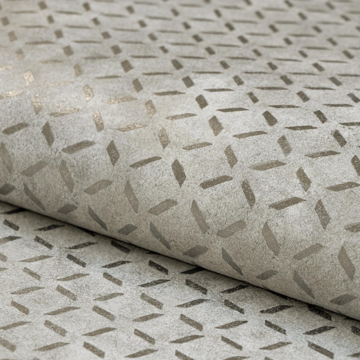 Galerie Soho / Metal Drain Grid Silver Grey Wallpaper