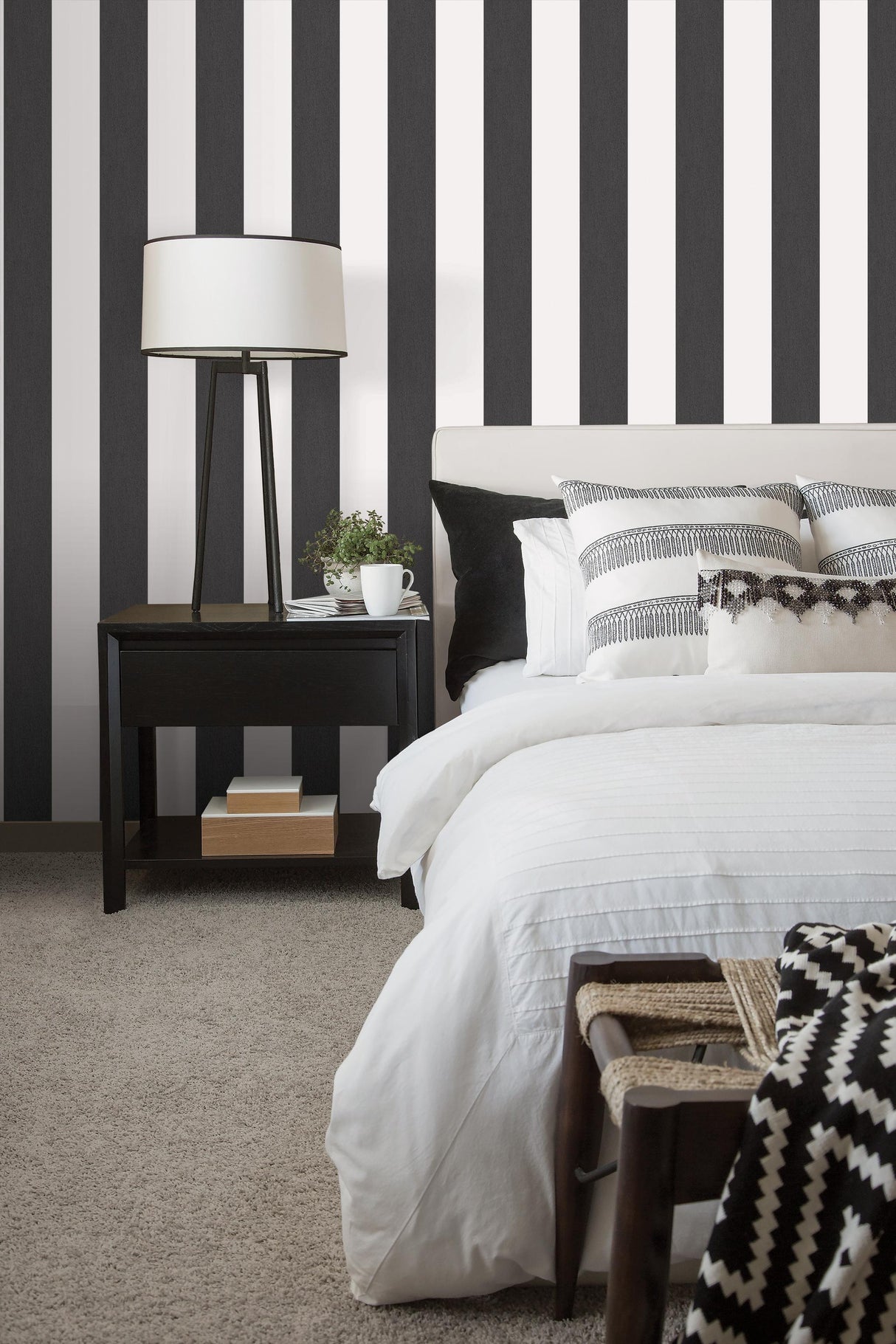 Galerie SURFACE STRIPE Black Wallpaper