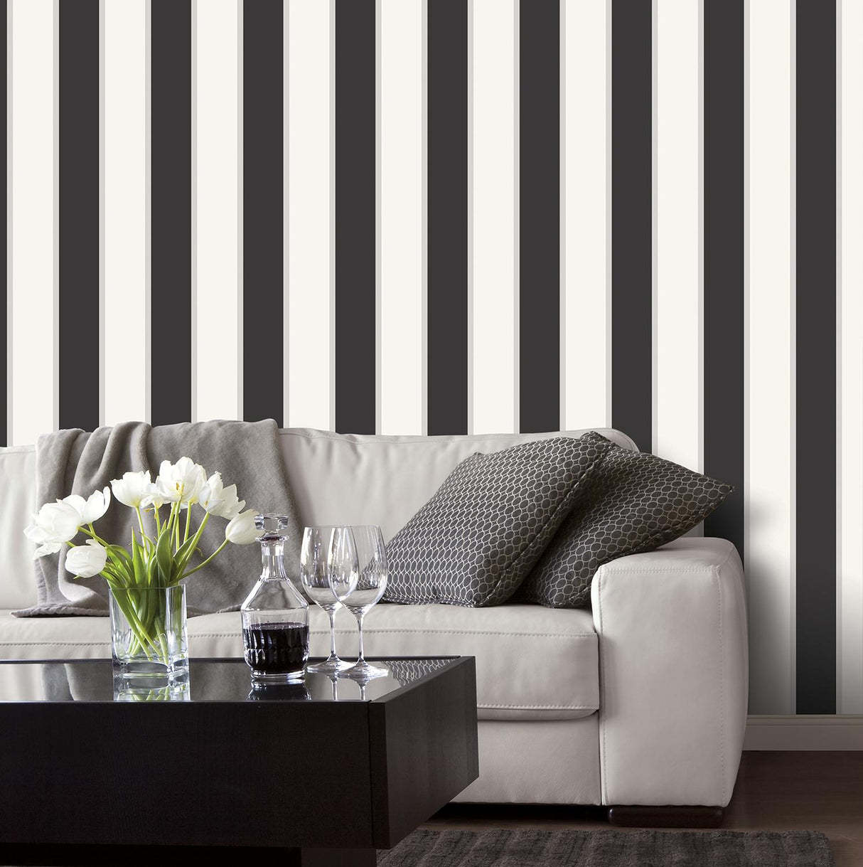 Galerie FORMAL STRIPE Black Wallpaper