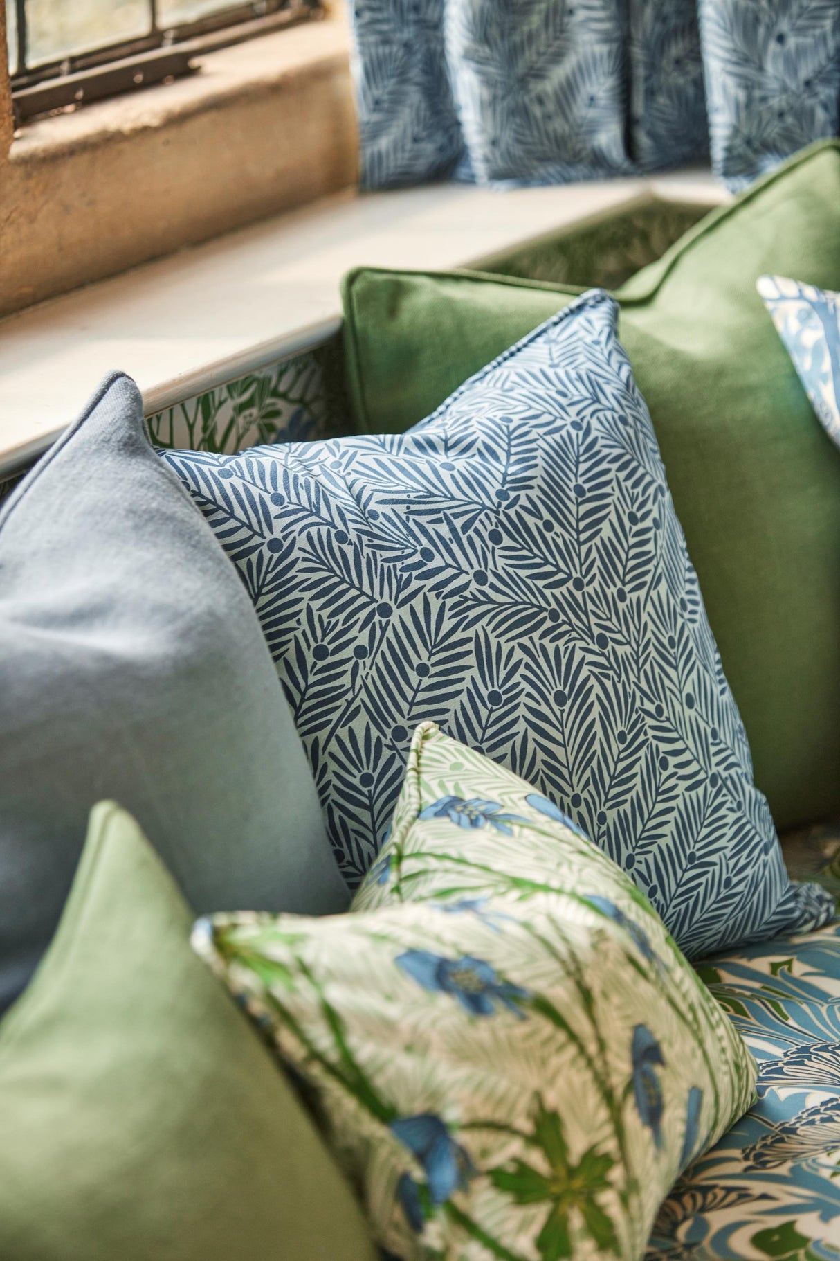 Morris & Co Indigo Bedford Park Fabrics Fabric