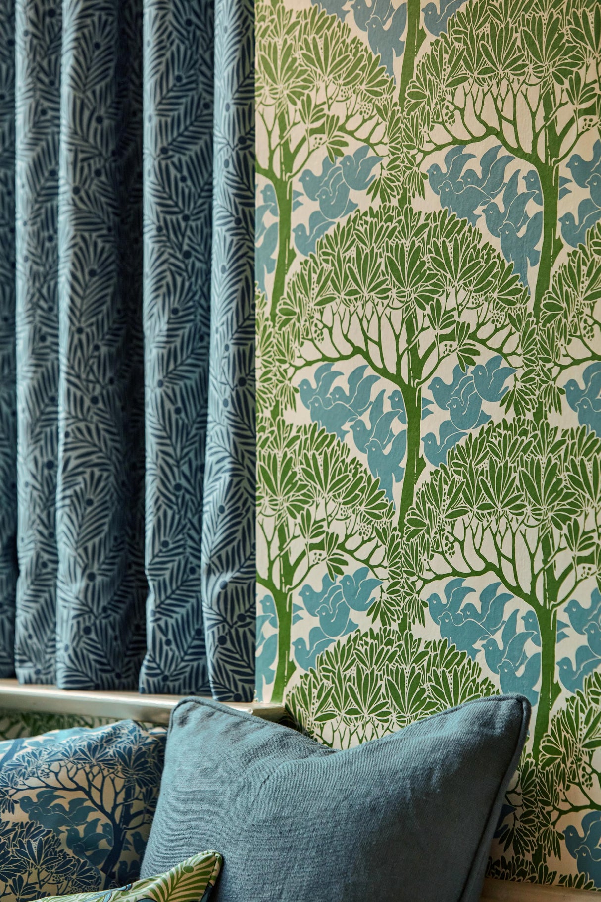 Morris & Co Garden Green Bedford Park Wallpapers Wallpaper