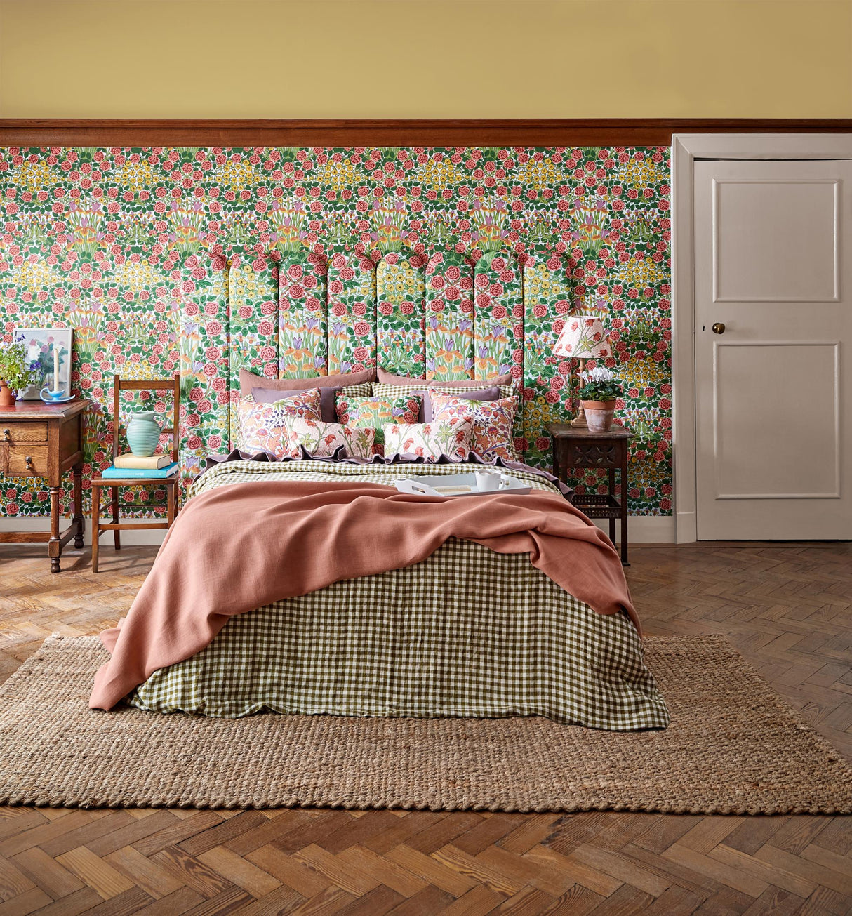 Morris & Co Sunburst Bedford Park Wallpapers Wallpaper