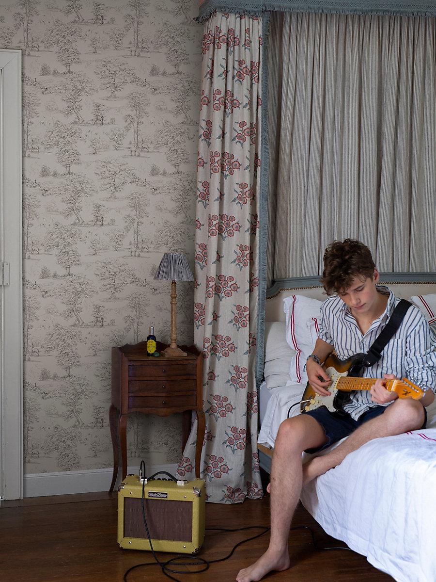 Scalamandre Montfort Graphite Wallpaper