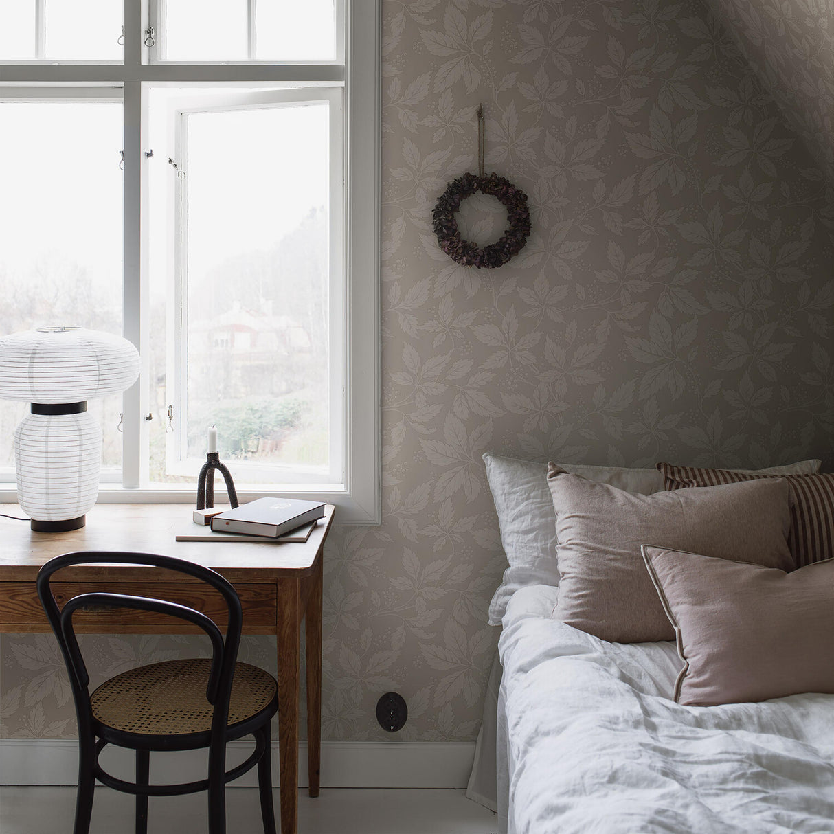 Borastapeter Vildvin Stone Wallpaper