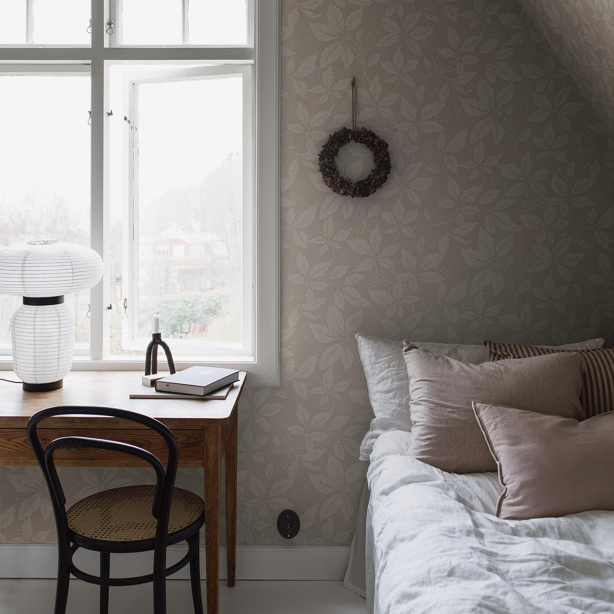 Borastapeter Vildvin Stone Wallpaper