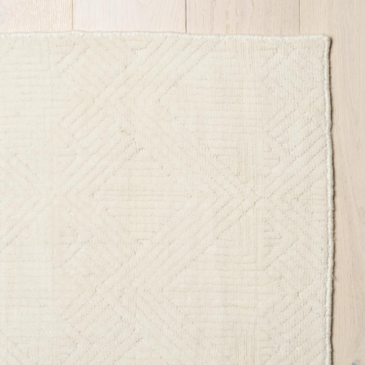Schumacher Eggshell 0.75' x 1' Ravenna Rug
