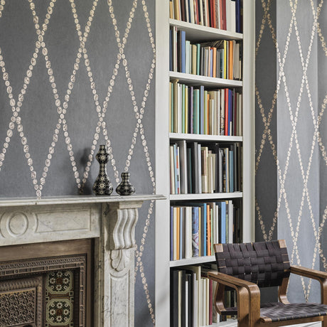 Cole & Son CAMMEI SILVER ON INK Wallpaper
