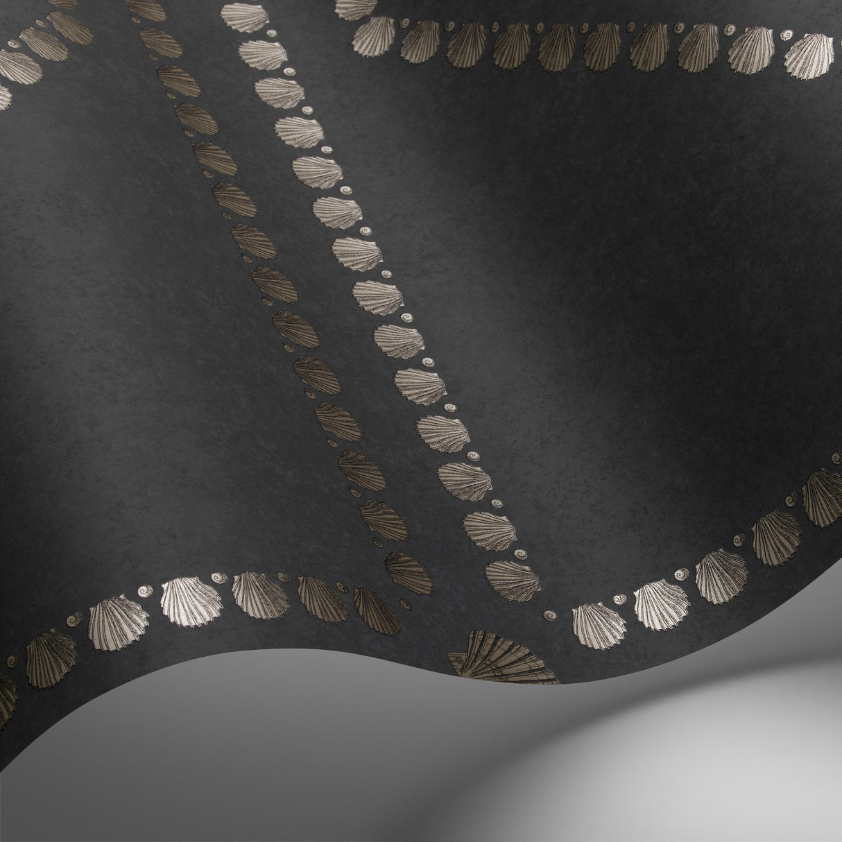 Cole & Son CONCHIGLIE CHARCOAL Wallpaper
