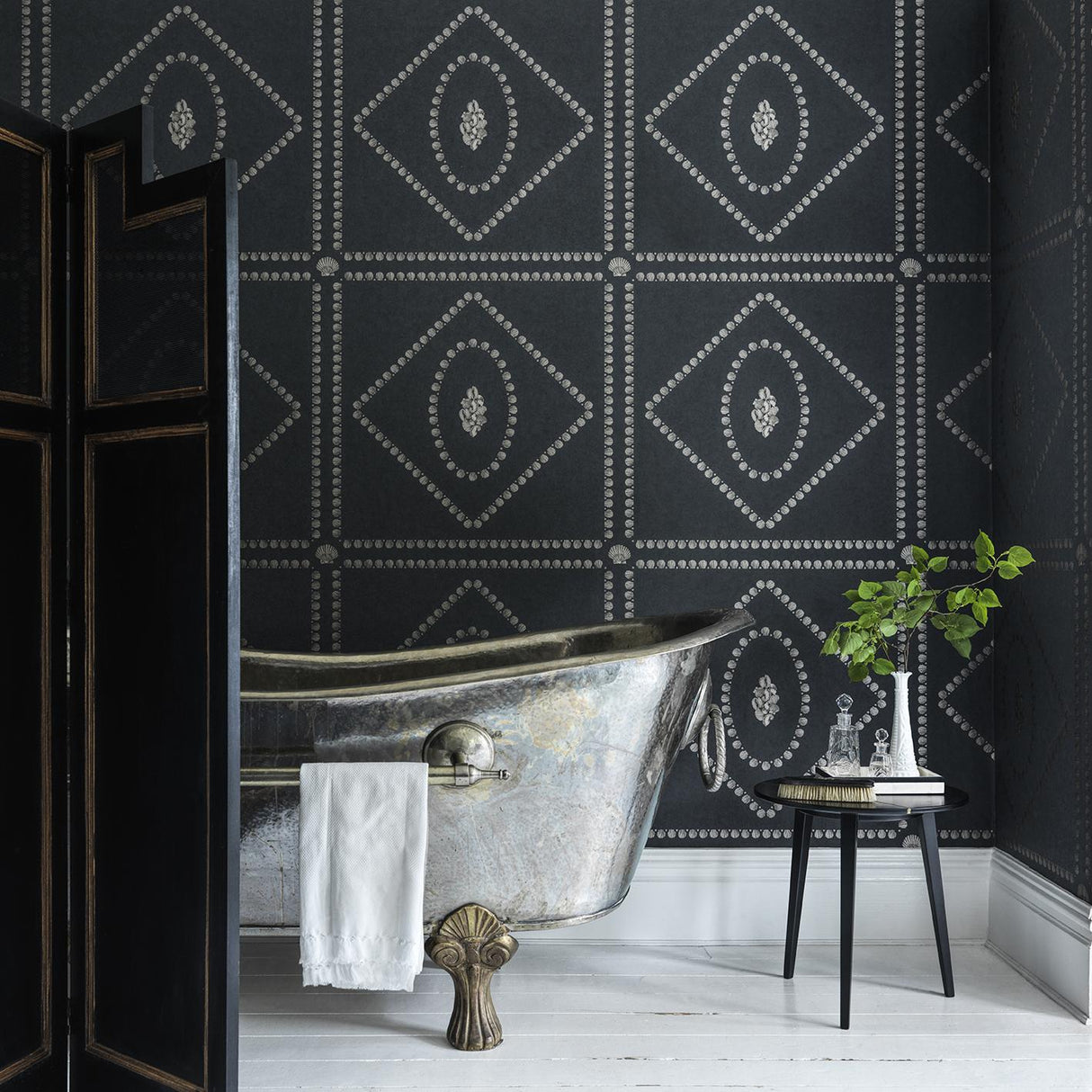 Cole & Son CONCHIGLIE CHARCOAL Wallpaper