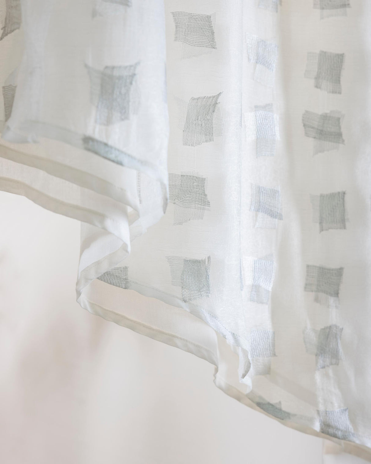 Donghia DYNAMIC DUO PLATINUM Drapery Fabric