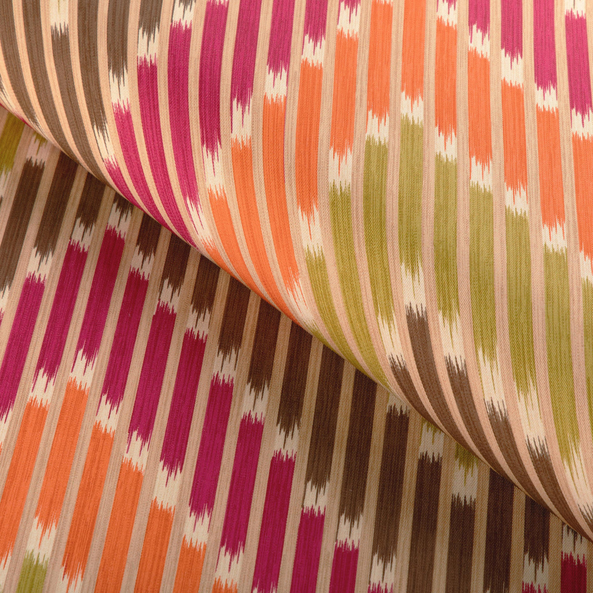 Brunschwig & Fils CASCADE PRINT BERRY/LEAF Fabric