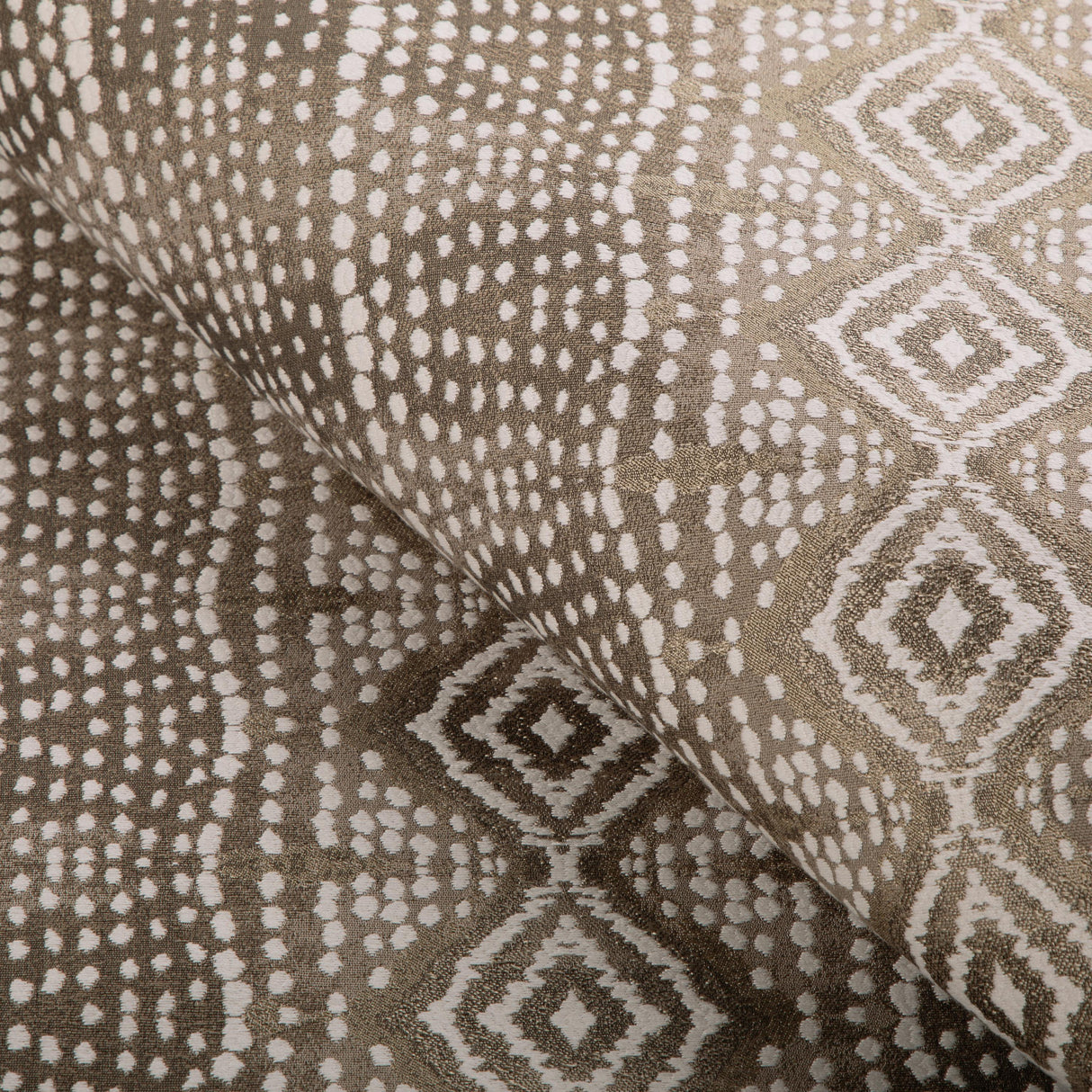 Kravet DESIGN 37246 16 Upholstery Fabric