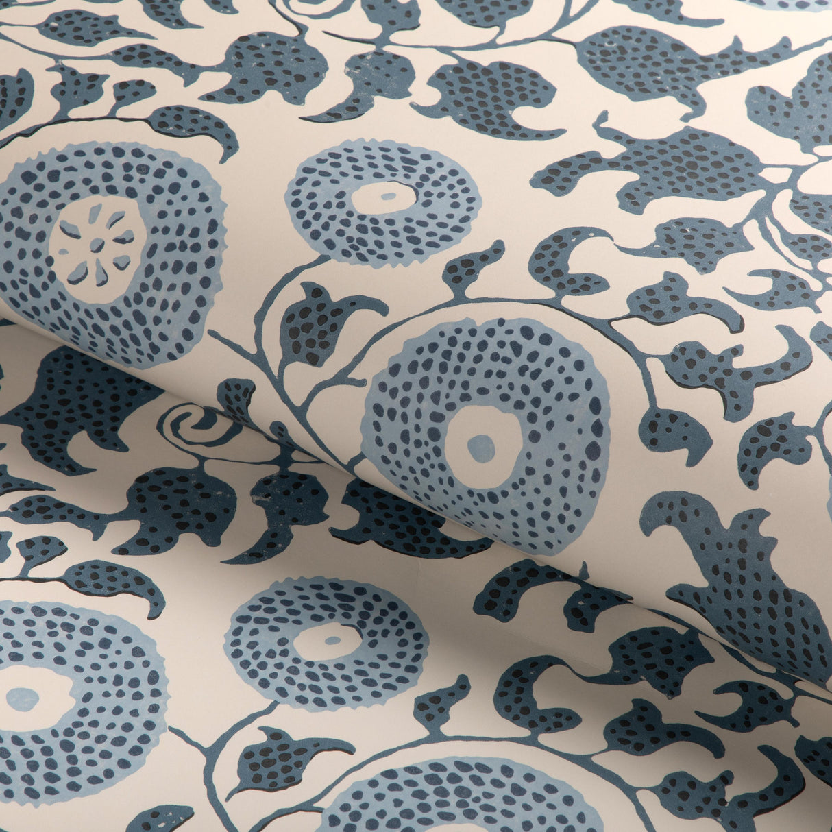 Lee Jofa ELDORA SLATE Wallpaper