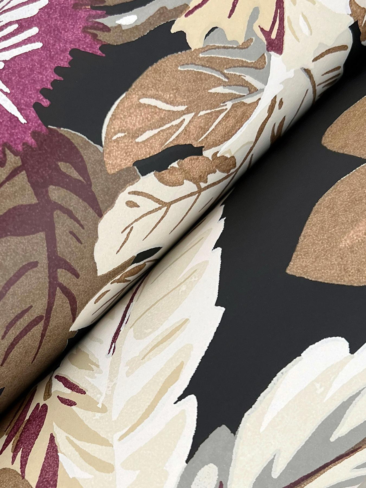Ronald Redding Designs Briarwood Black Wallpaper