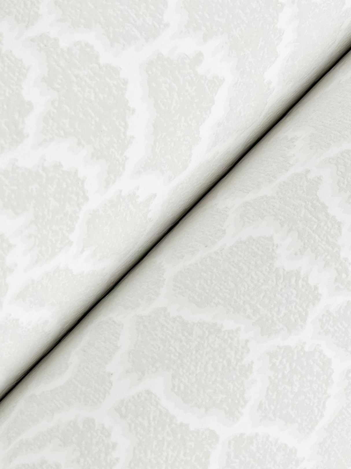 Ronald Redding Designs Nadie White Wallpaper
