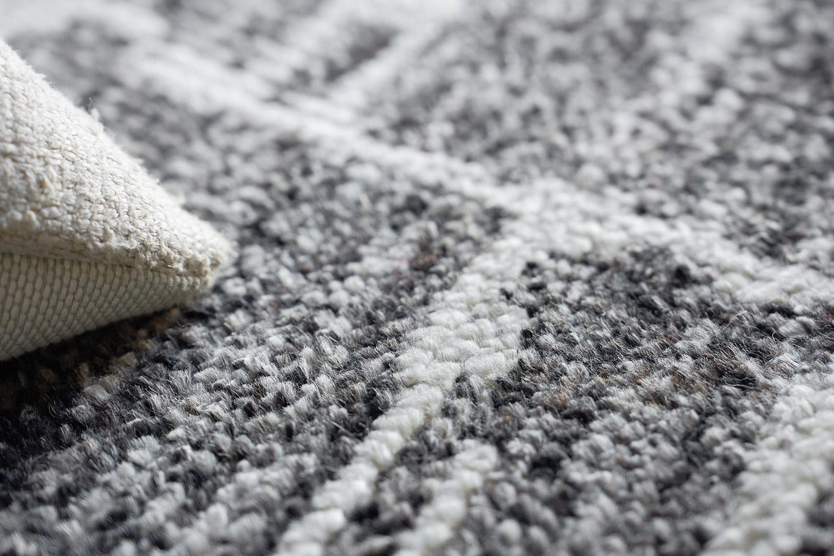 Exquisite Rugs Aldridge Hand-Knotted New Zealand Wool/Bamboo Silk 6829 Charcoal/Ivory 9' x 12' Area Rug