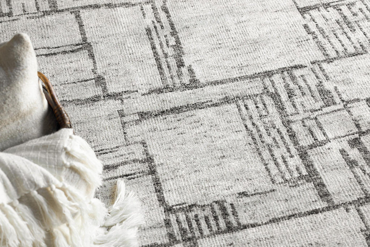 Exquisite Rugs Aldridge Hand-Knotted New Zealand Wool/Bamboo Silk 6830 Ivory/Charcoal 8' x 10' Area Rug