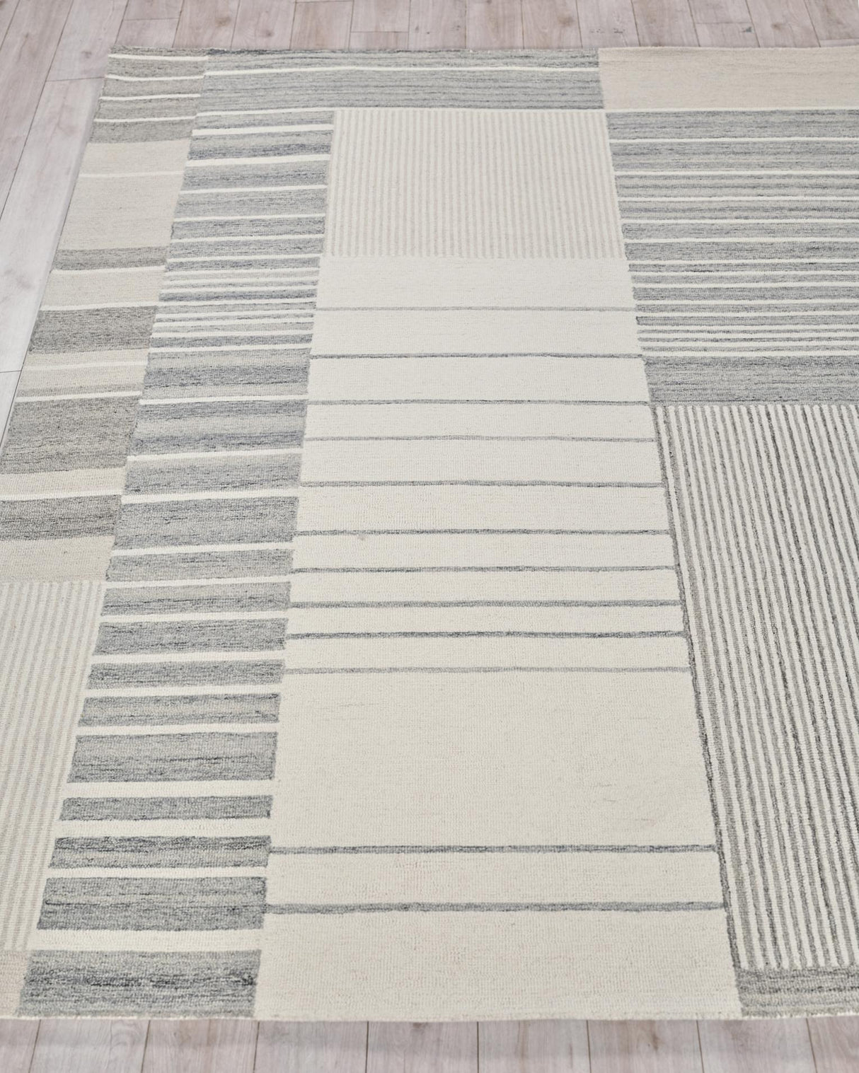 Exquisite Rugs Castine Handmade Hand-tufted New Zealand Wool on Canvas 6875 Silver/Ivory 5' x 8' Area Rug