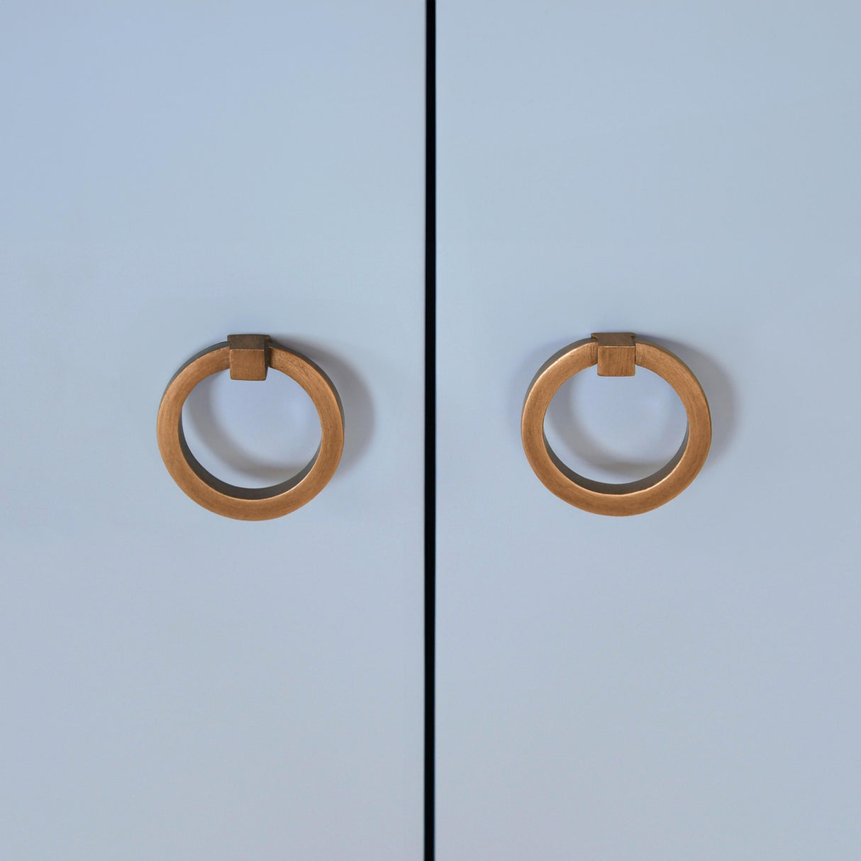 Worlds Away Bath Vanity With Scallop Detail In Matte Light Blue With White Marble Top And Porcelain Sink