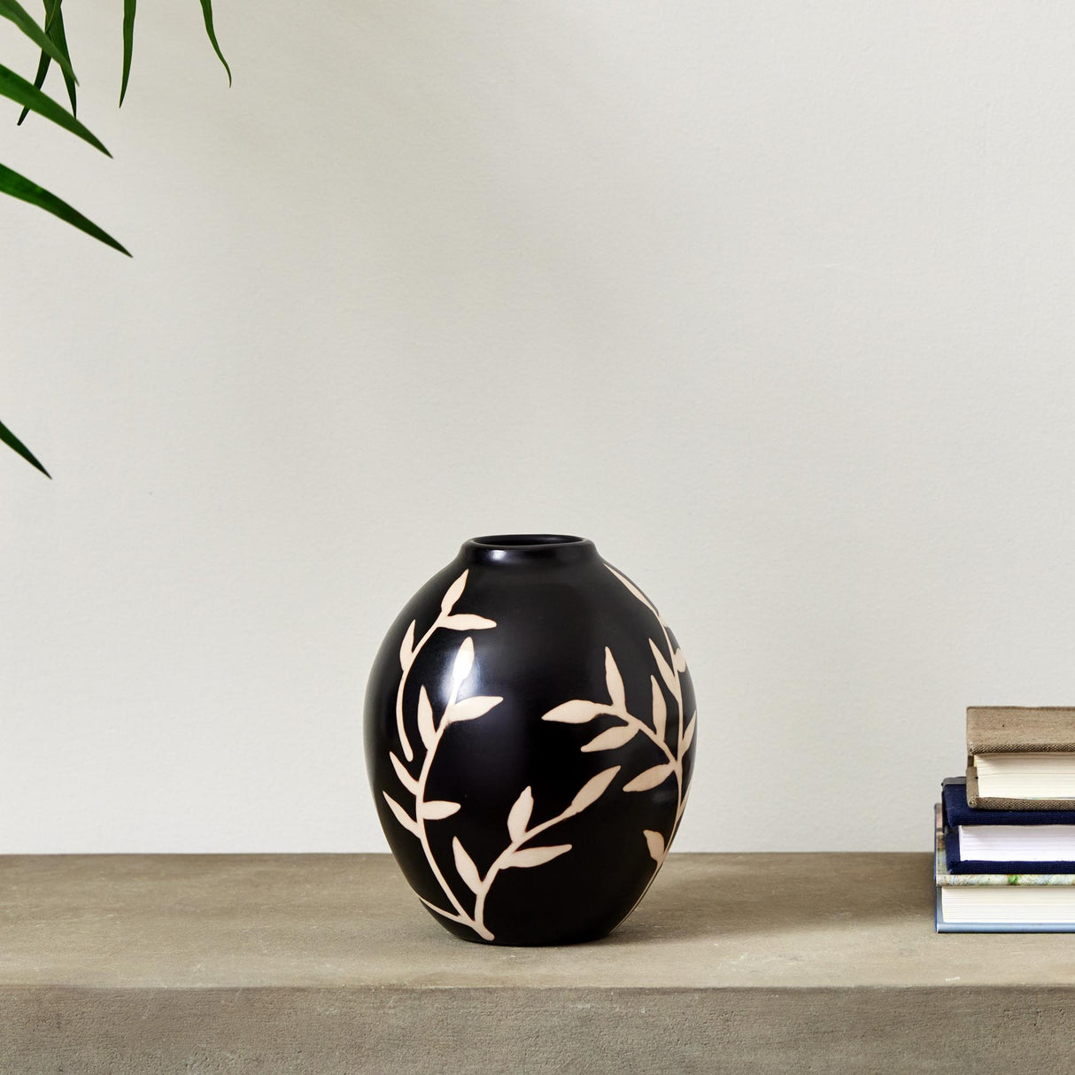 Napa Black/Ecru DAYANA VASE SMALL