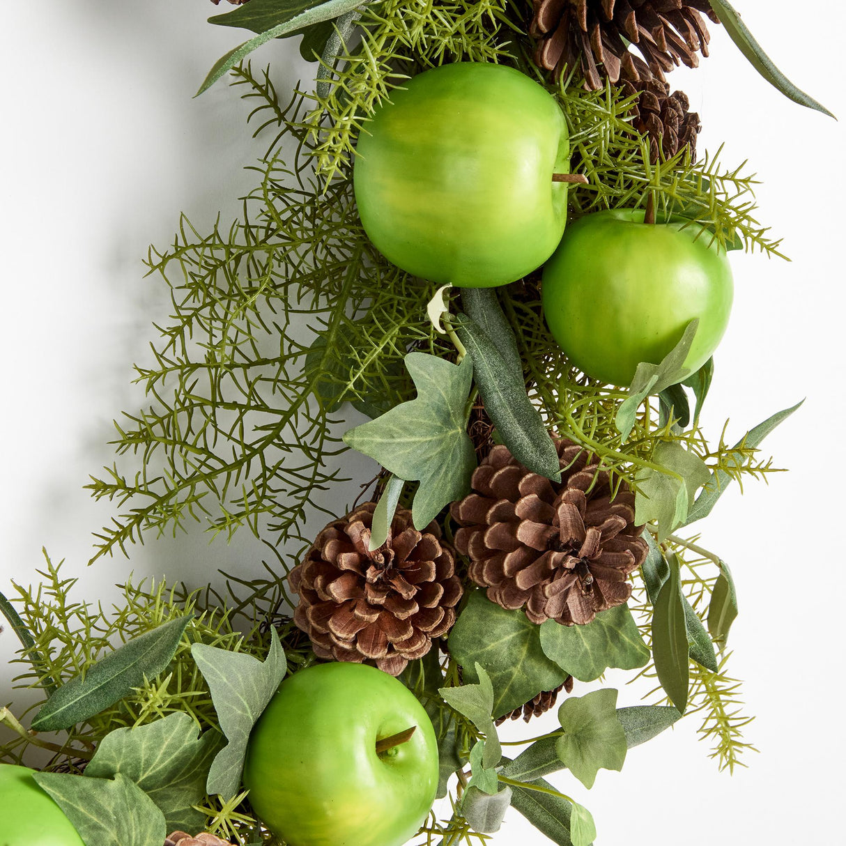 Napa  APPLE & MIXED BOTANICALS WREATH 24"