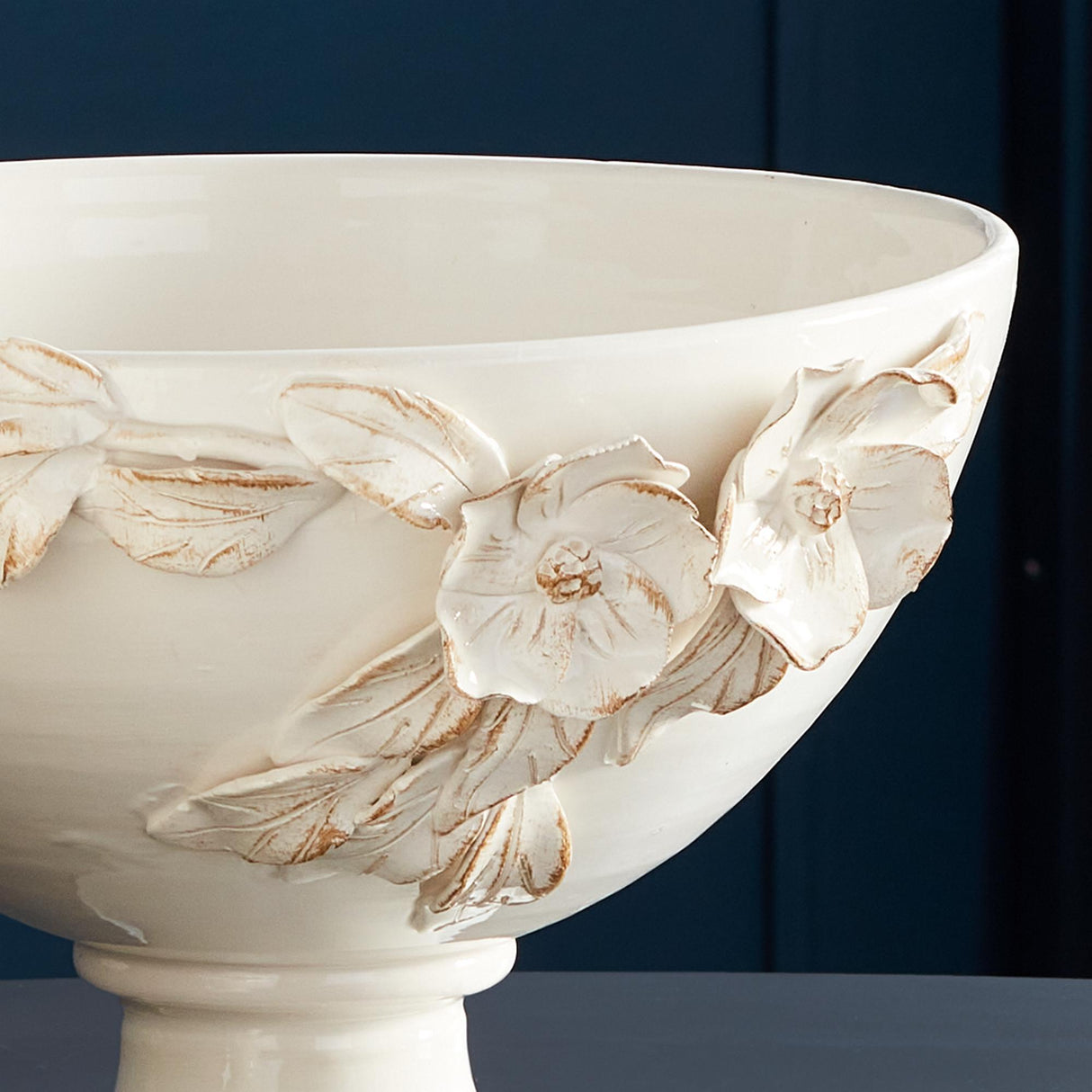 Napa White FIORI DECORATIVE FOOTED BOWL