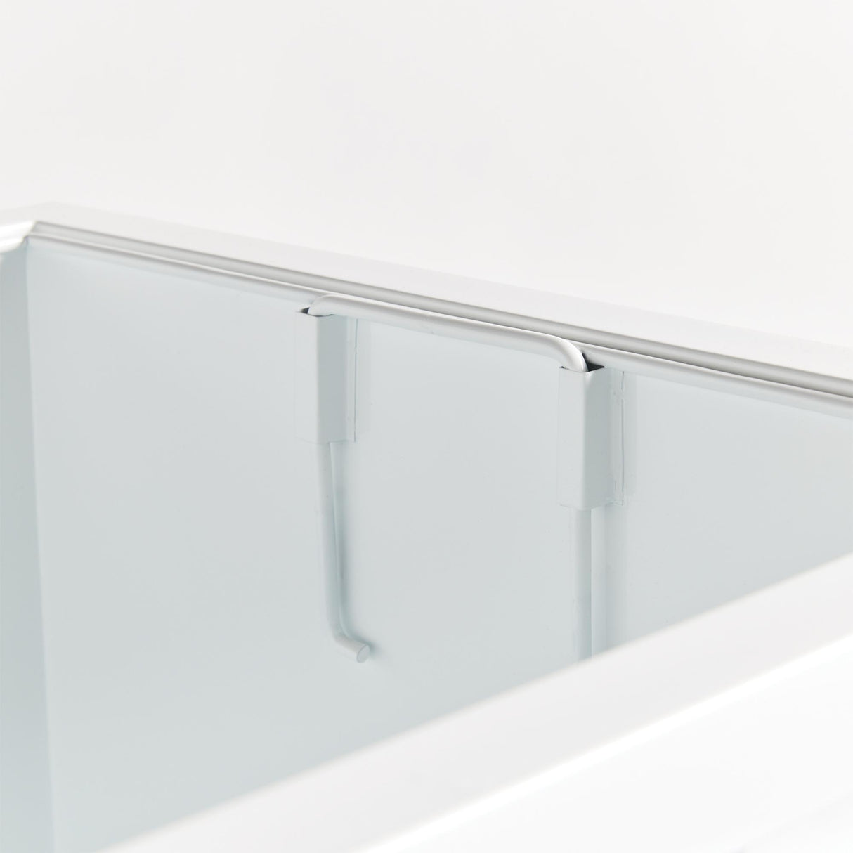 Napa White TRAFORO PLANTER