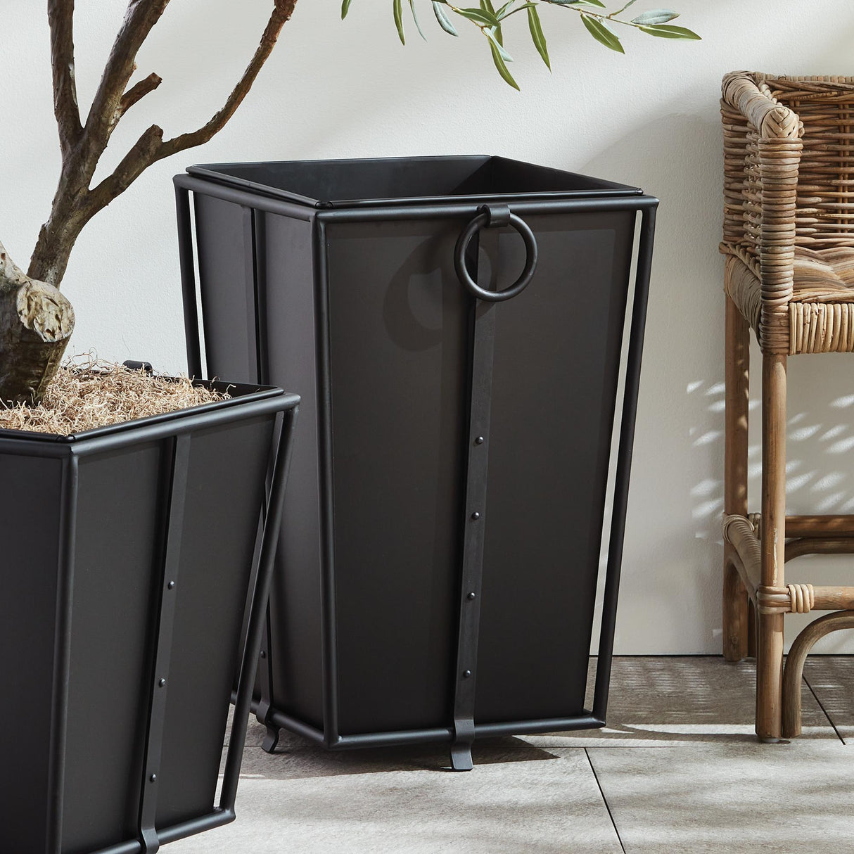 Napa Black CALLAHAN TAPERED PLANTER LARGE