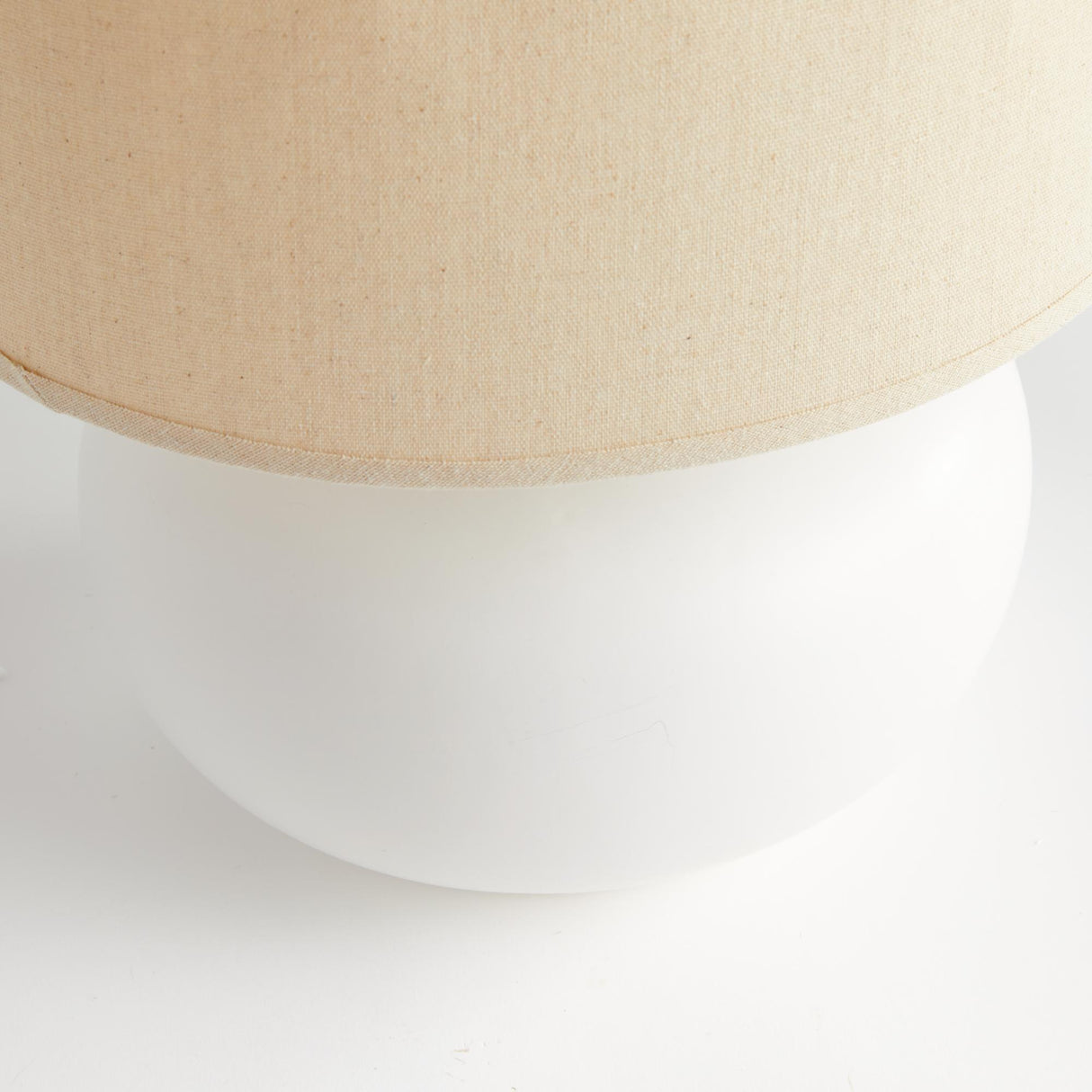 Napa White NOMI LAMP