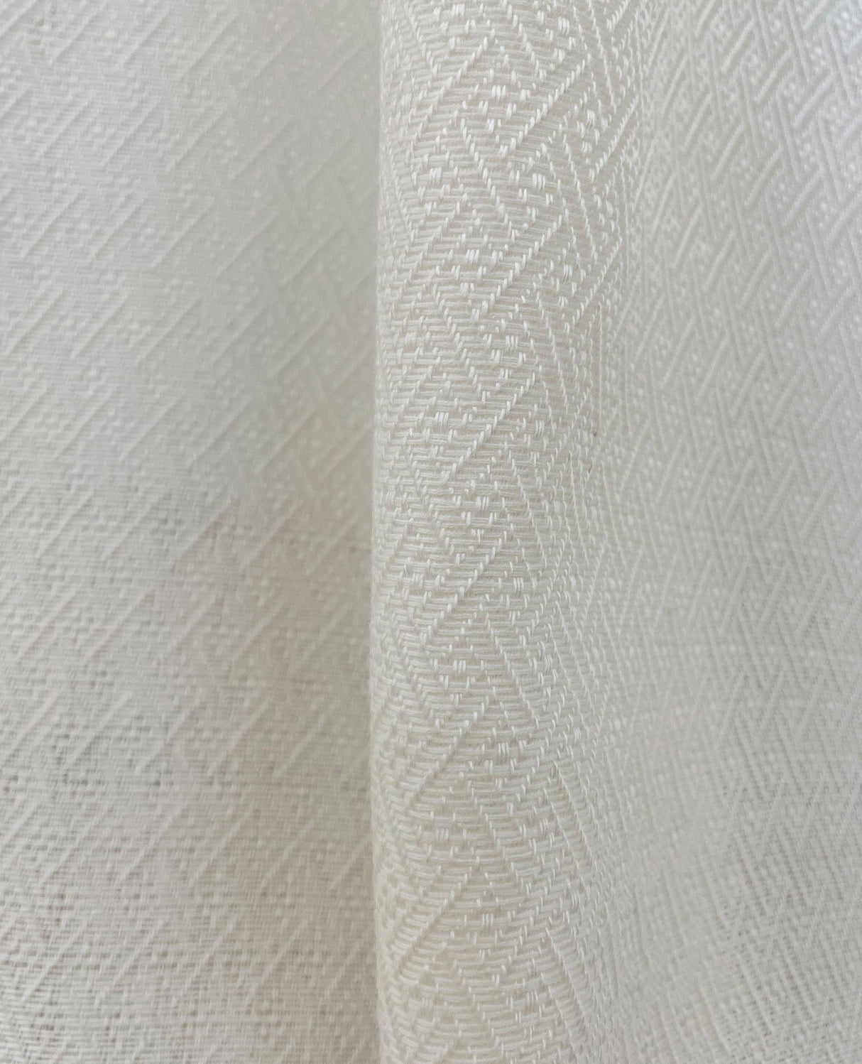 Gaston Y Daniela GARMO 001 Drapery Fabric