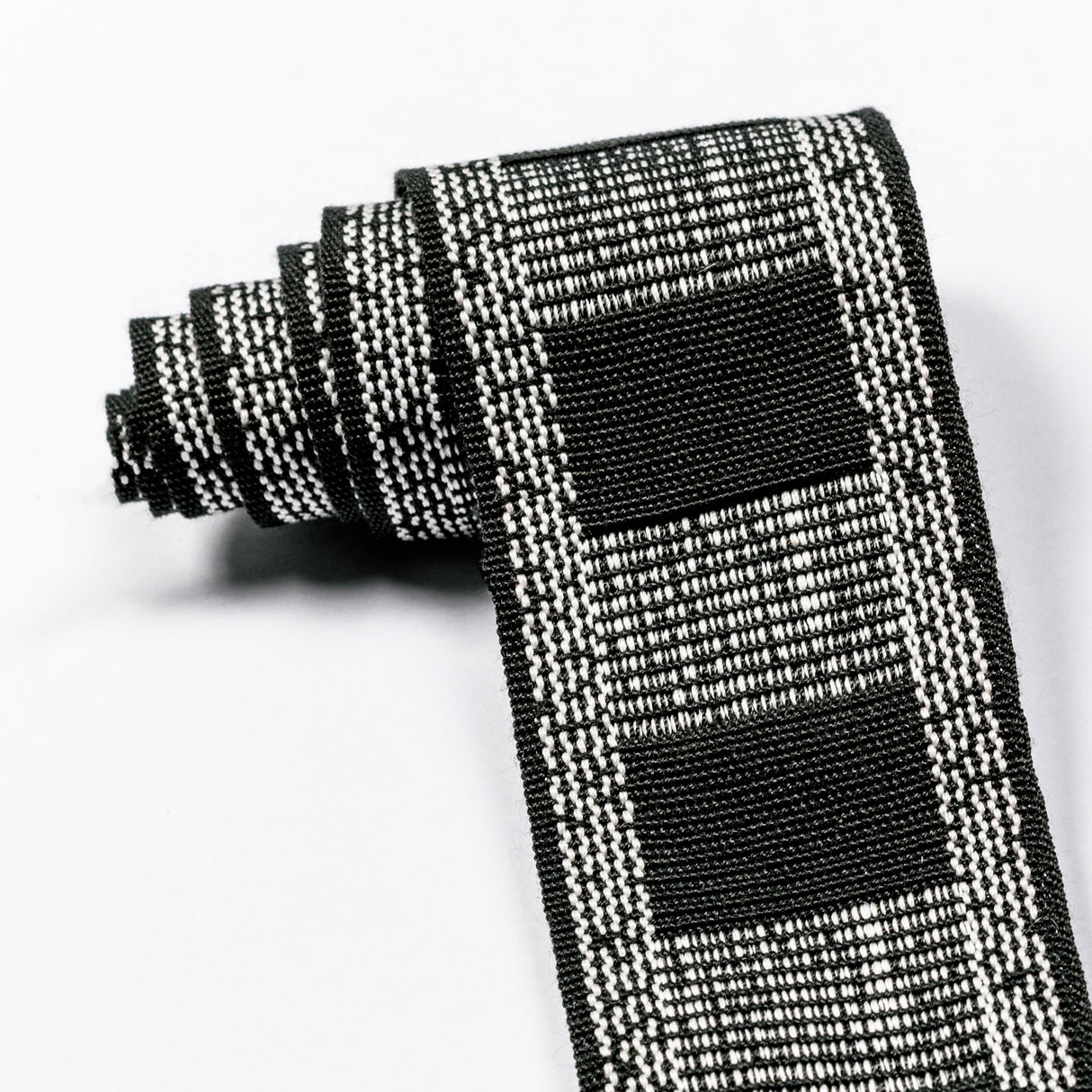 Lee Jofa FRAME TAPE EBONY IVORY Trim