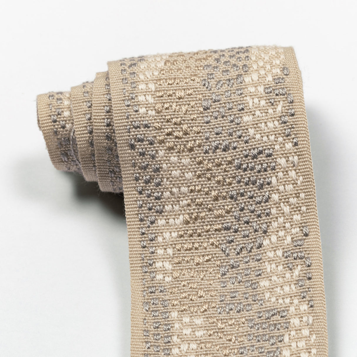 Lee Jofa SURGE TAPE OATMEAL Trim