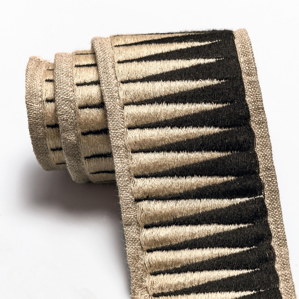 Lee Jofa BRAVADO TAPE EBONY IVORY Trim