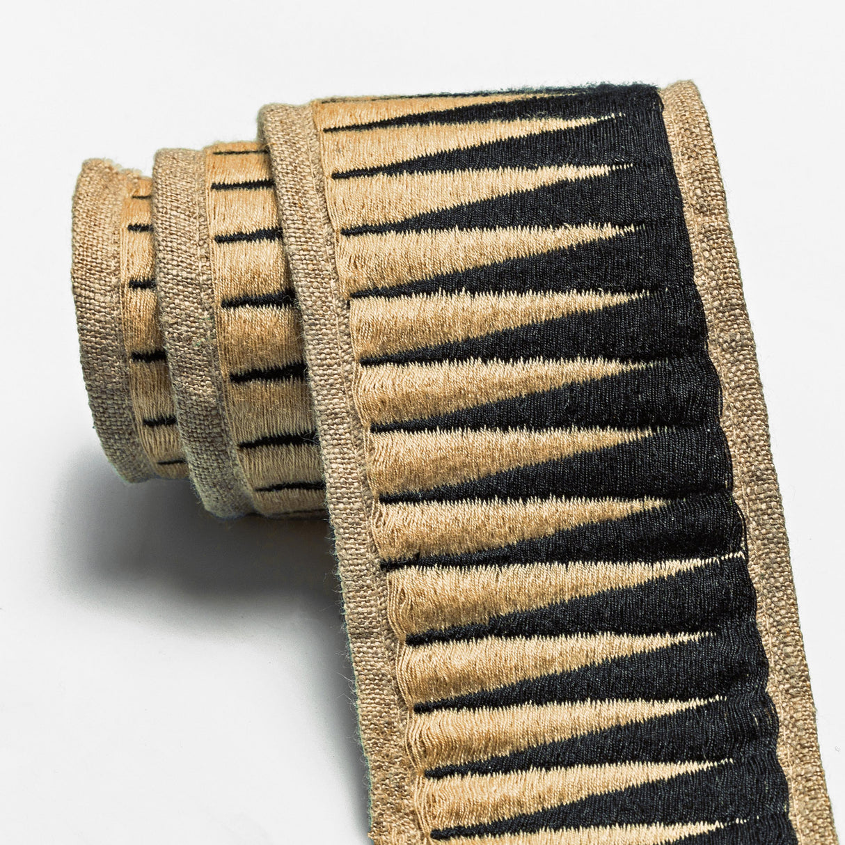 Lee Jofa BRAVADO TAPE EBONY AURA Trim