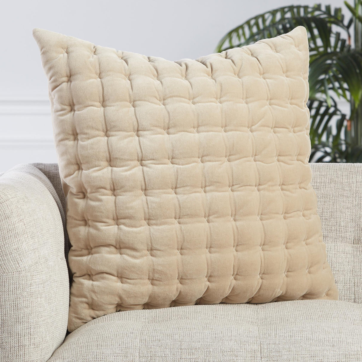 Jaipur Living Lexington Winchester Solid Beige / White 26" x 26" Pillow