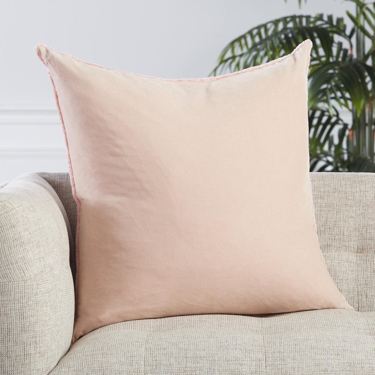 Jaipur Living Nouveau Sunbury Solid Blush 26" x 26" Pillow