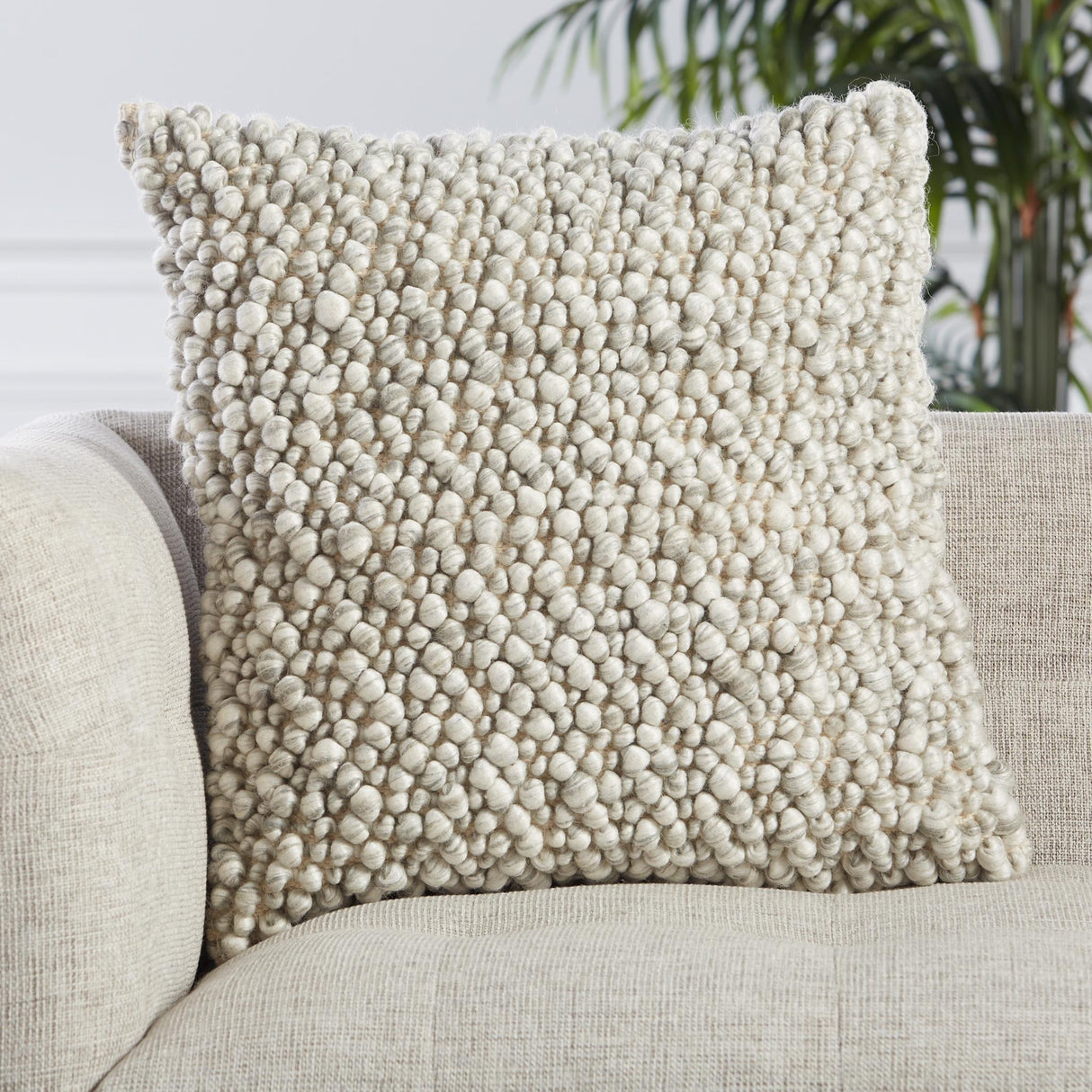 Jaipur Living Angora Kaz Textured Light Gray / Ivory 22" x 22" Pillow