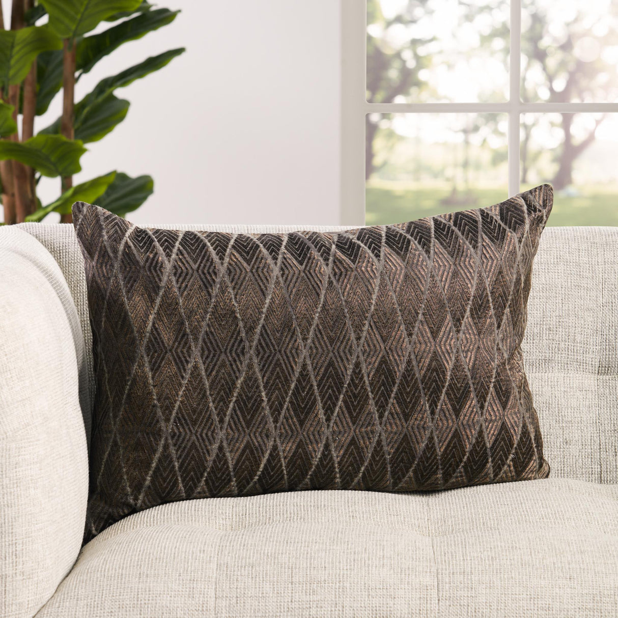 Jaipur Living Lexington Milton Geometric Dark Brown 16" x 24" Pillow
