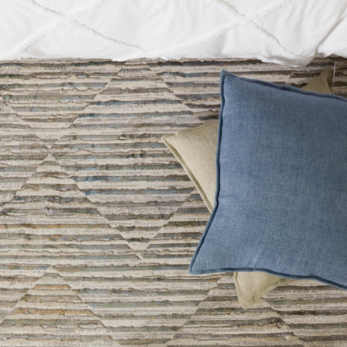 Jaipur Living Burbank Blanche Solid Blue 22" x 22" Pillow