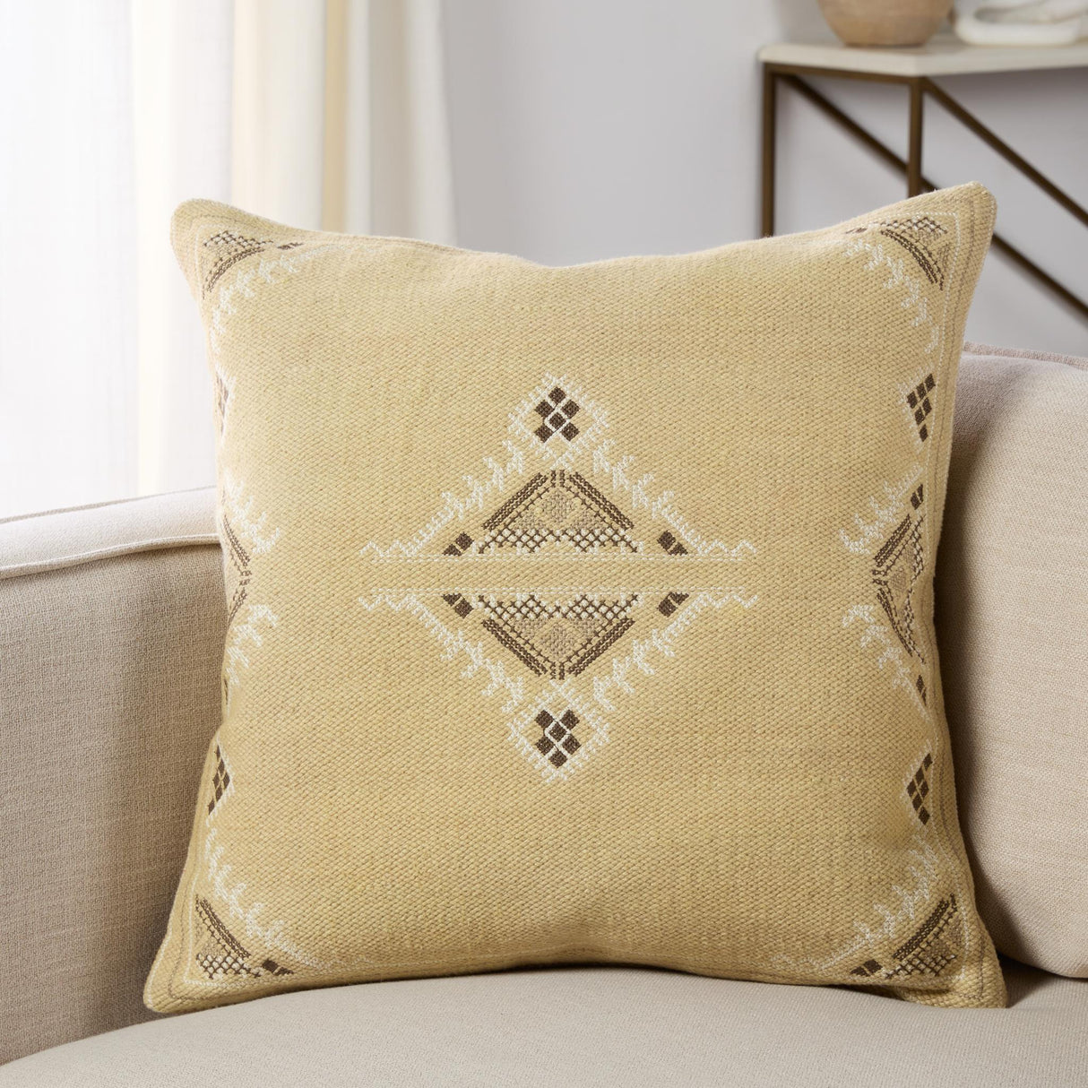 Jaipur Living Puebla Anvi Medallion Khaki / Brown 22" x 22" Pillow