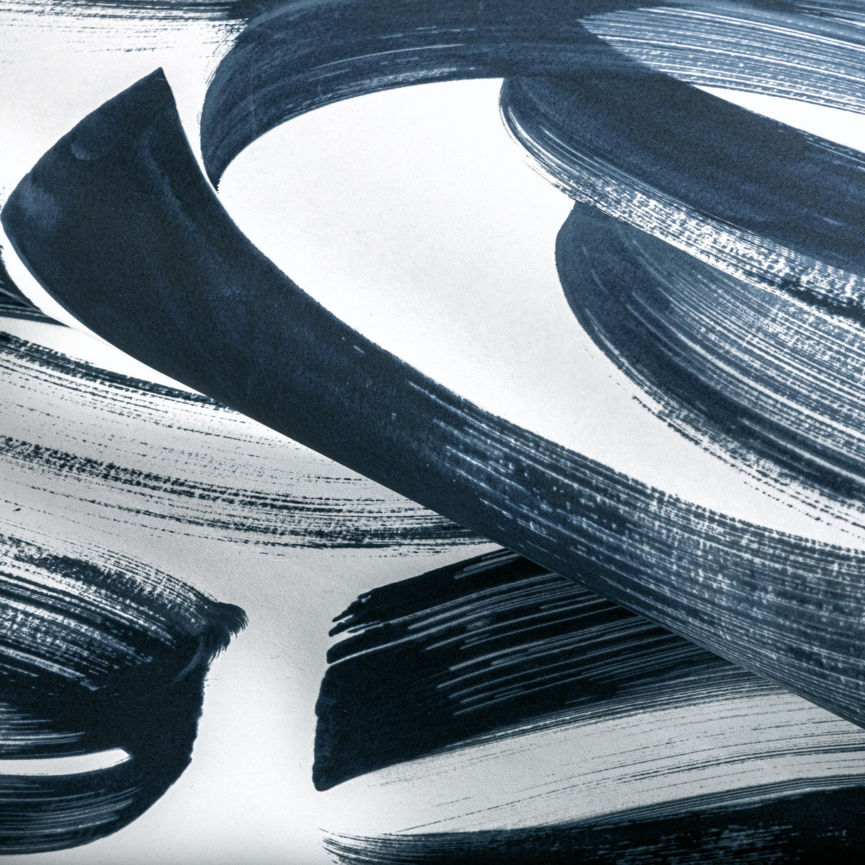 Lee Jofa LARYO PAPER INDIGO Wallpaper