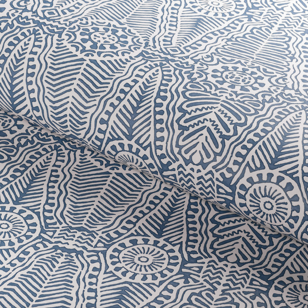 Lee Jofa DRAYTON PAPER INDIGO Wallpaper