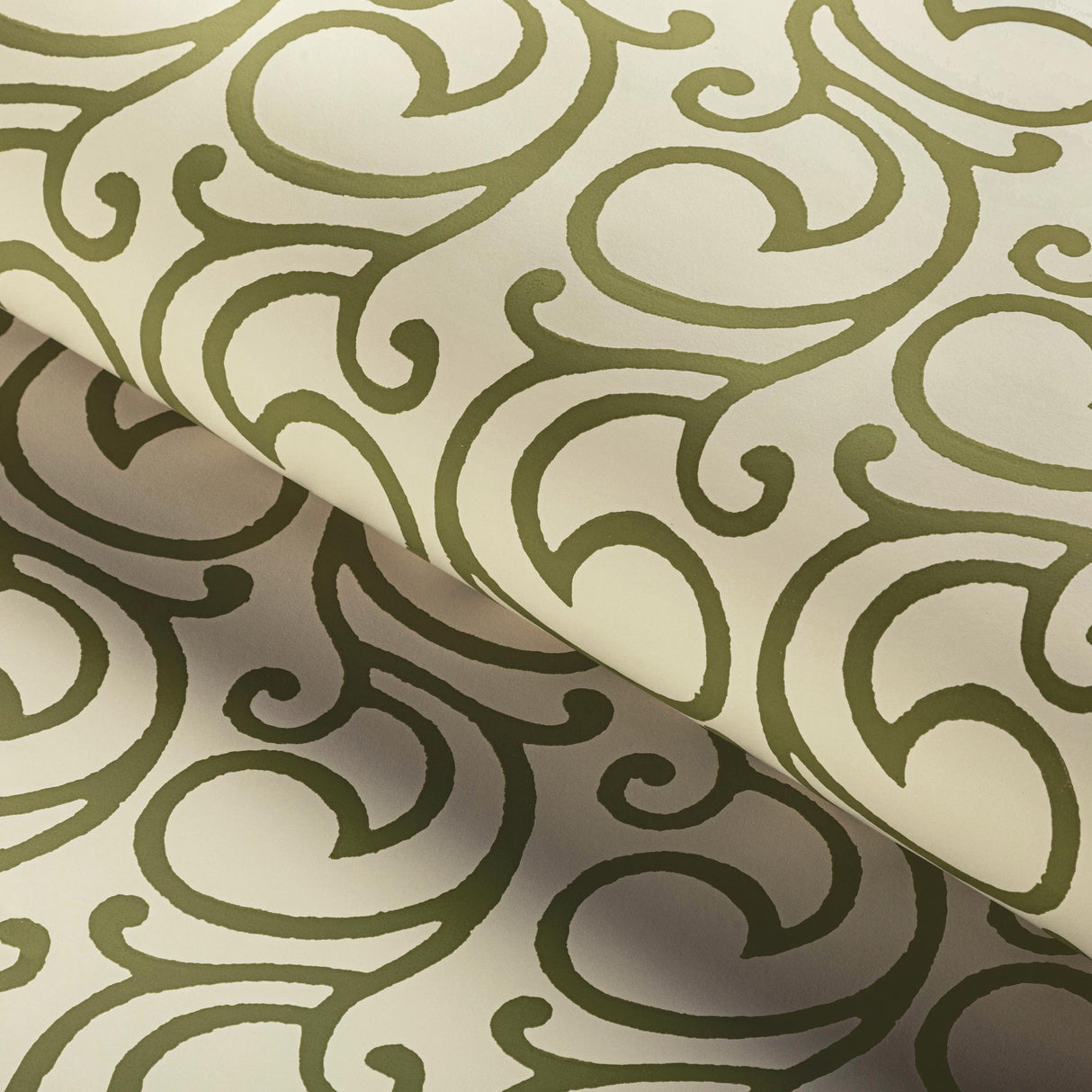 Lee Jofa SERENDIPITY SCROLL WP IVY Wallpaper